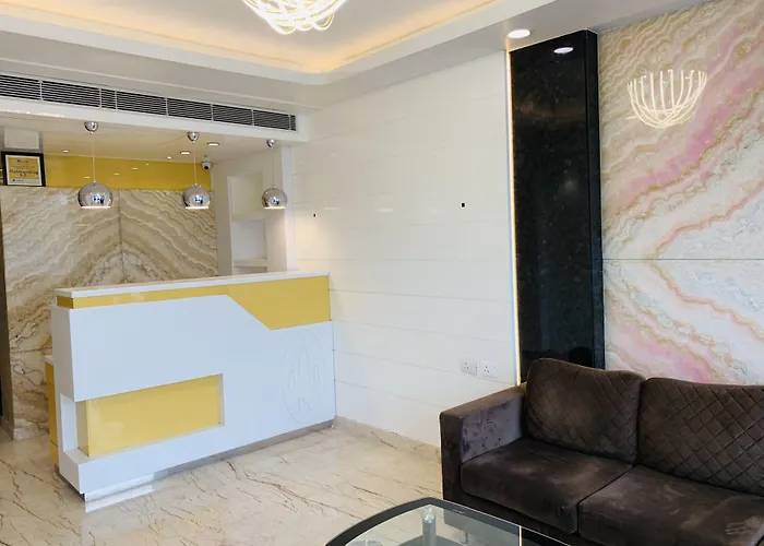 The City Empire - Free Airport Pickup New Delhi
